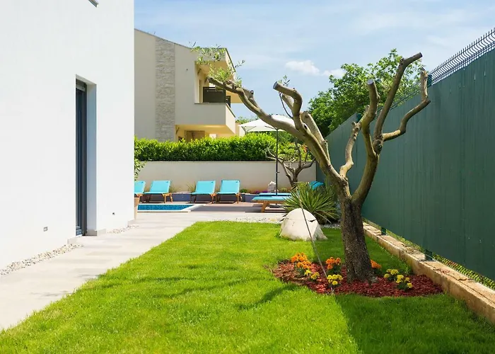 Blue Pearl Villa *
