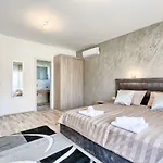 Blue Pearl Villa *
